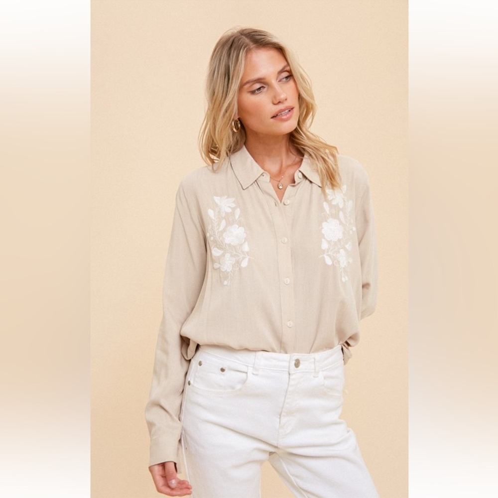 Hem & Thread Beige Button-Down Shirt with White Floral Embroidery Small NWT